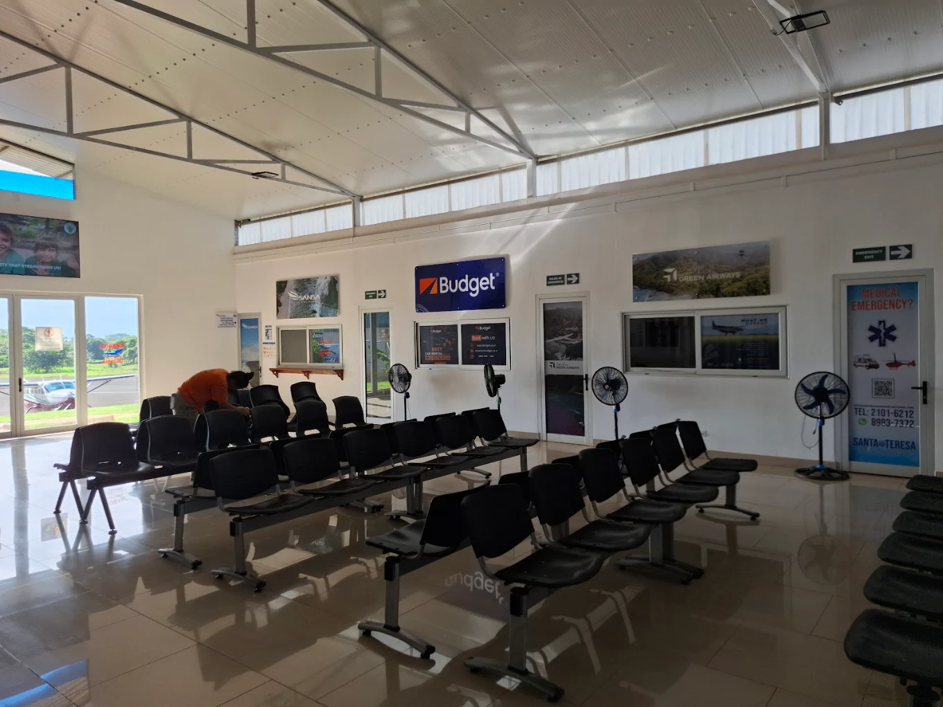 Waiting area and service counters at Cóbano Airport